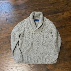 Pullover wool cashmere sweater.